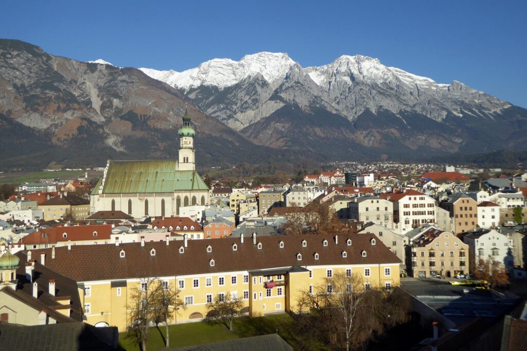 Hall in Tirol: Eine Stadt voller Geschichte, Kultur und Charme